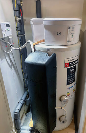https://scarboroughhotwater.com.au/uploads/2025/06/electric-hot-water-system-70649.jpg