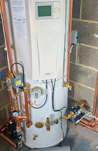 https://scarboroughhotwater.com.au/uploads/2025/06/gas-hot-water-system-13675.jpg