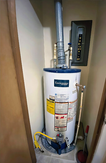 https://scarboroughhotwater.com.au/uploads/2025/06/gas-hot-water-system-40702.jpg