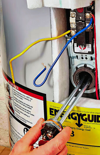 https://scarboroughhotwater.com.au/uploads/2025/06/hot-water-servicing-11836.jpg